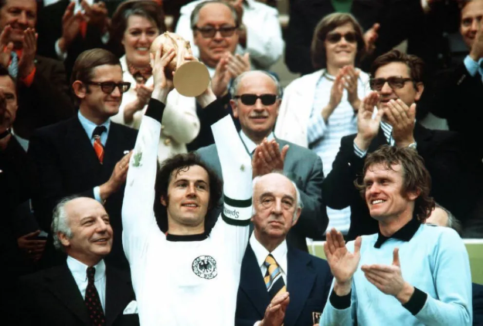 Falleció Franz Beckenbauer, leyenda del fútbol alemán y verdugo de Argentina