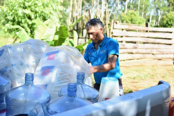 Entregan kits para potabilizar agua en colonias de Montecarlo 