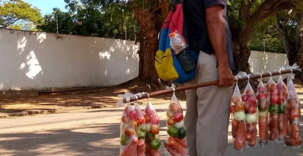 Vendedores ambulantes de verduras con buenas ventas