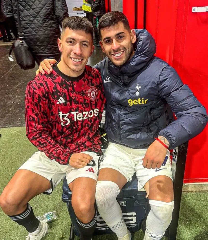 El "Cuti" Romero celebró el reencuentro con Lisandro Martínez