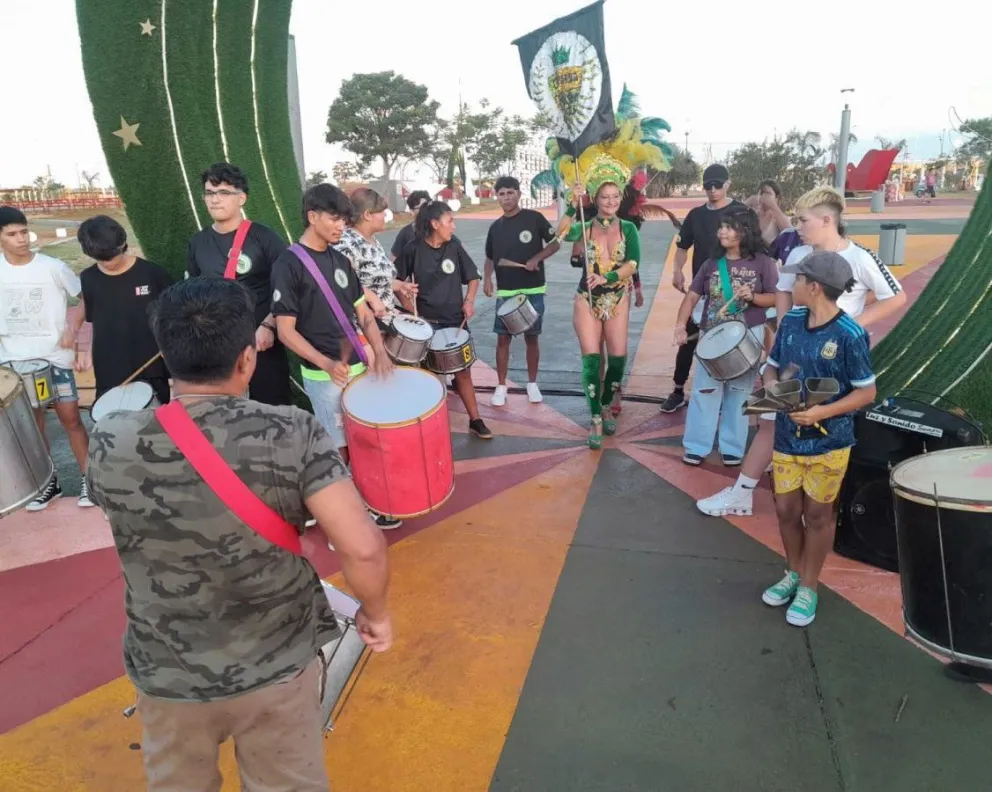 Entre tambores y color: preparativos para los carnavales posadeños