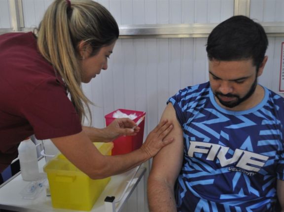En Oberá alrededor de 50 personas reciben la vacuna contra del dengue