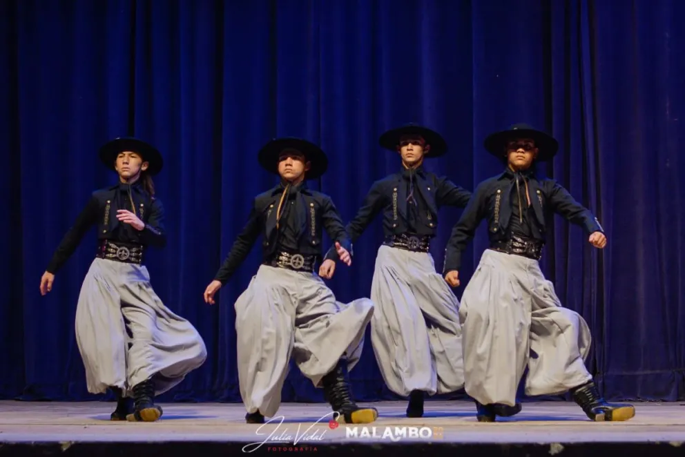 El ballet municipal de Wanda participó del Festival Nacional del Malambo en Laborde