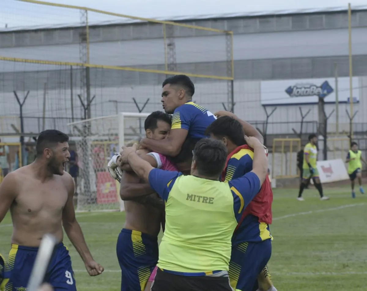 Por penales, Mitre se clasificó a la final del Regional