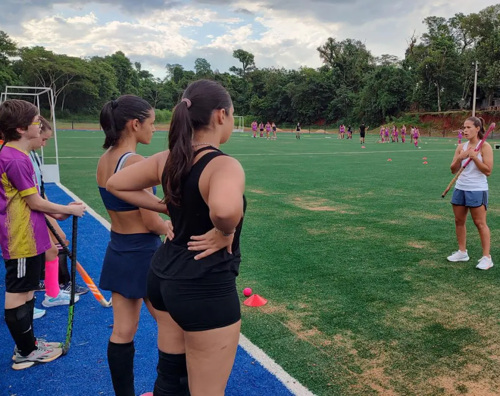 Puerto Iguazú: se realizó una clínica de Hockey a cargo Lucina Von Der Heyde