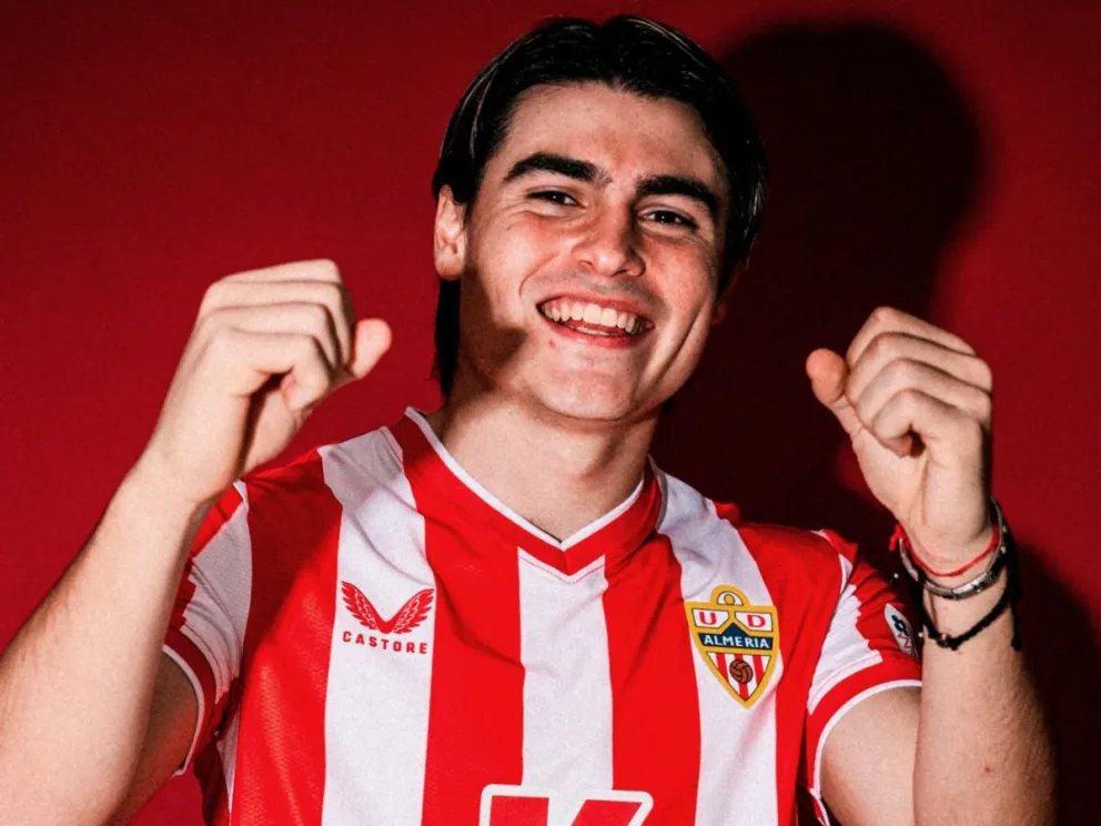 Luka Romero fue presentado oficialmente como nuevo jugador de Almería