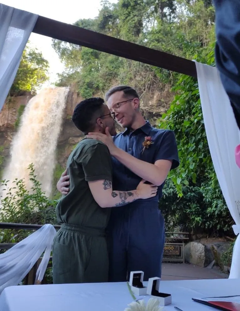 Cataratas tuvo su primera boda de turistas extranjeros