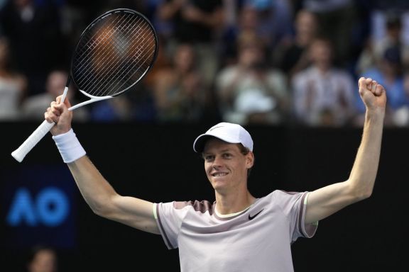 Jannik Sinner da la sorpresa y elimina a Novak Djokovic en semis del Abierto de Australia