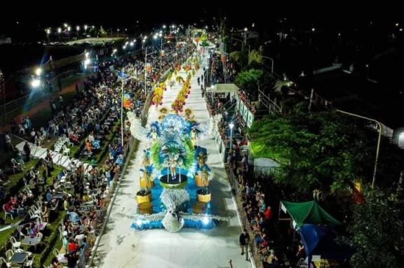 Llega la segunda noche de desfile del Carnaval 2024 en Santo Tomé