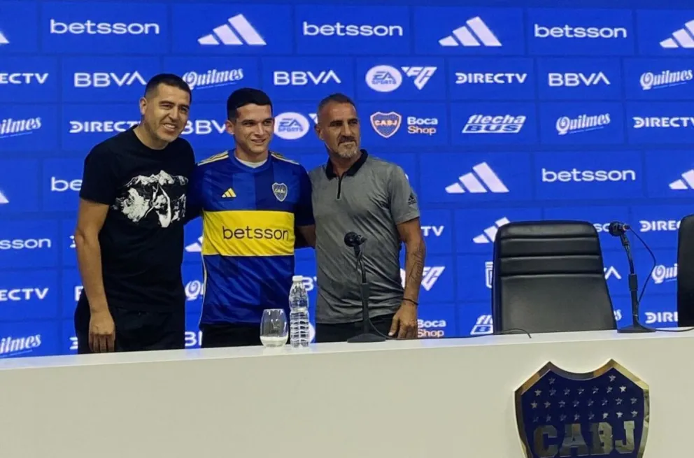 Lautaro Blanco, el nuevo refuerzo de Boca Juniors, fue presentado por Riquelme