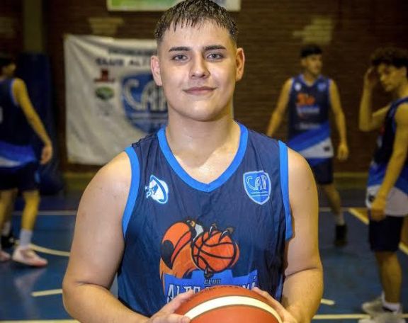 Lautaro Stork, juvenil jugador de básquet del club Alto Paraná de Puerto Esperanza fichó en un club brasileño