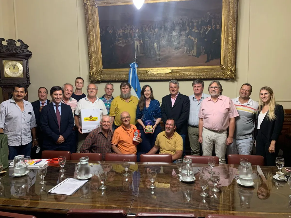 Yerbateros misioneros fueron recibidos por la vicepresidenta