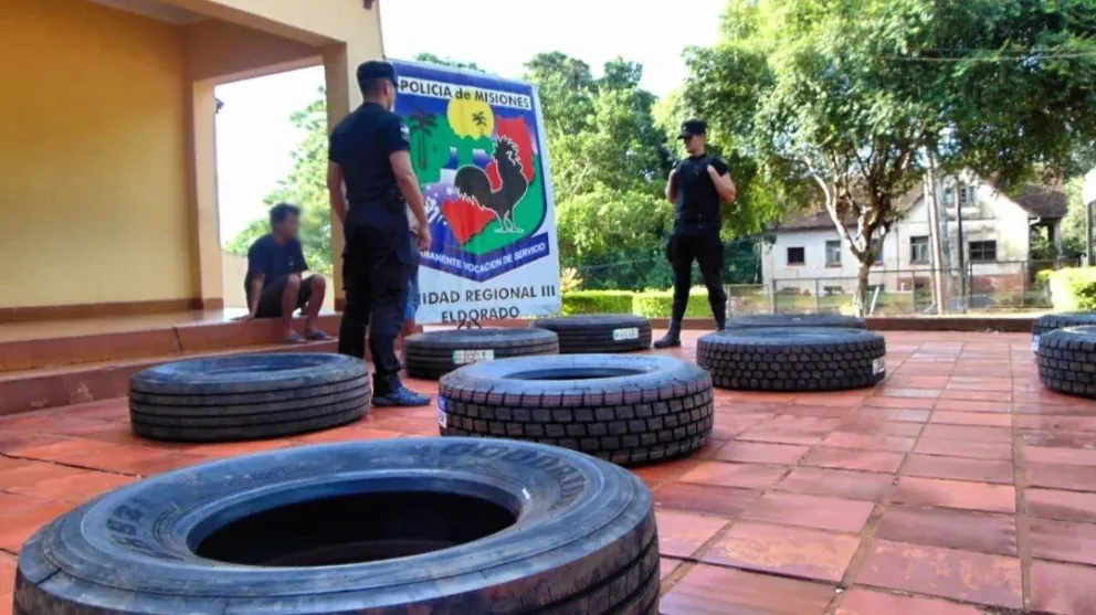 Eldorado: secuestraron un vehículo cargado con neumáticos de contrabando 
