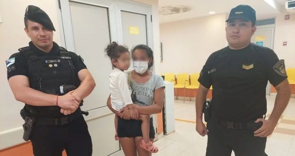 Policías hicieron maniobras de RCP y salvaron la vida a una nena que tenía dificultades para respirar.