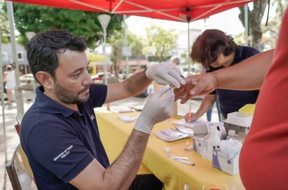 Día Mundial del Preservativo: se realizaron testeos, asesorías y entregas de preservativos en la plaza San Martín