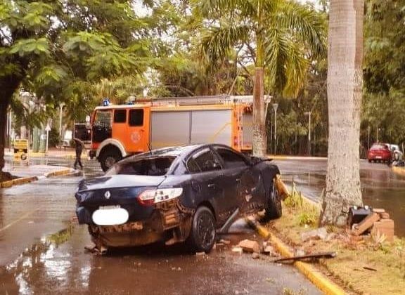 Puerto Iguazú: alcoholizado y a gran velocidad, chocó cinco autos estacionados en pleno centro