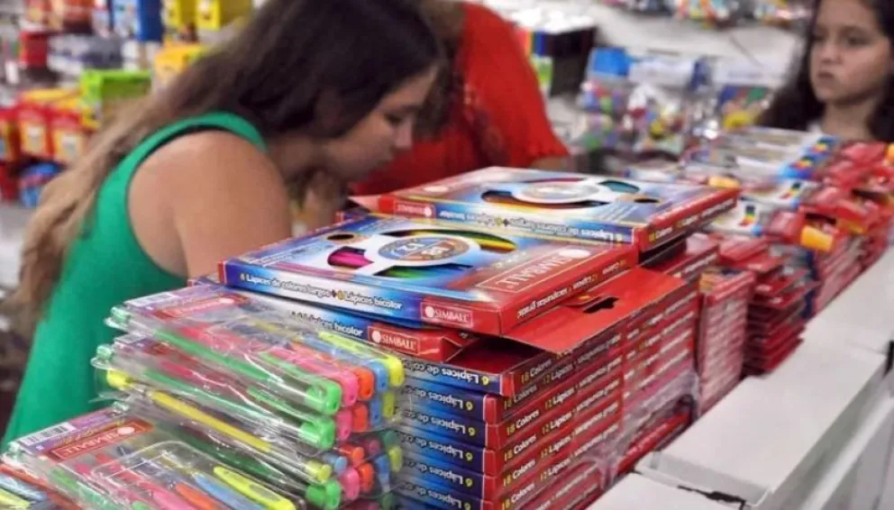 Nación implementará vouchers destinados a las compras de útiles escolares