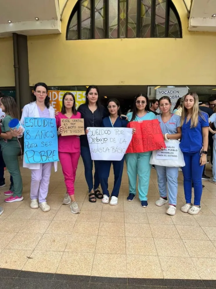 Residentes de salud realizan paro en reclamo de mejoras salariales