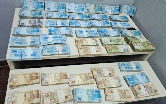 Tráfico de divisas: intentó ingresar a Iguazú con dinero escondido en el capot