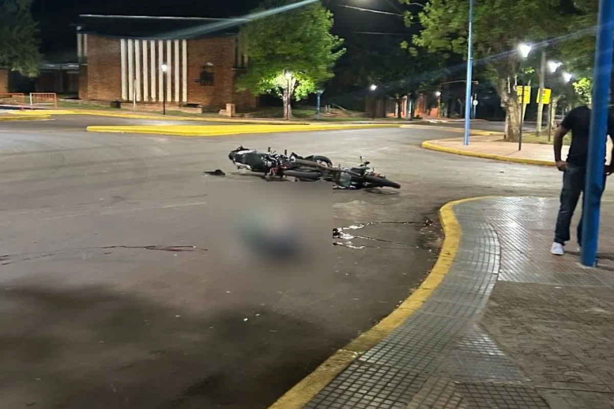 Un menor de 17 años perdió la vida en una presunta picada entre motos en Montecarlo