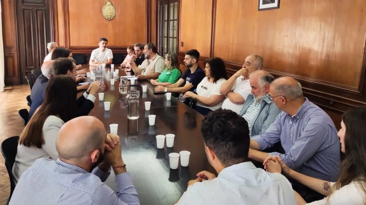 El Gobierno otorgó a los estatales un aumento del 12%, que UPCN aceptó y ATE rechazó
