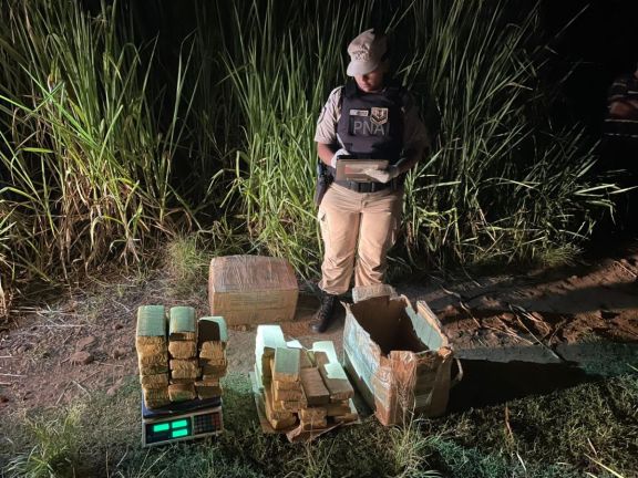 Prefectura secuestró 91 'panes' de marihuana y 4.500 atados de cigarrillos