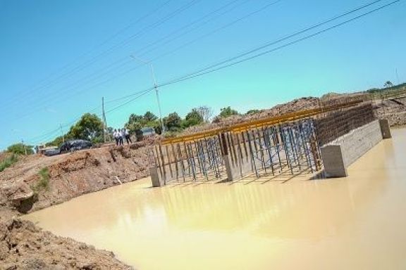 Ituzaingó: avanza importante obra de canalización en el acceso principal 
