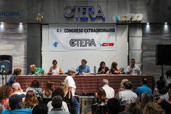 Ctera anunció un paro docente nacional para el lunes y peligra el comienzo de clases en varias provincias