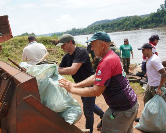 Limpieza Binacional del Uruguay: retiraron más de tres toneladas de basura del río 