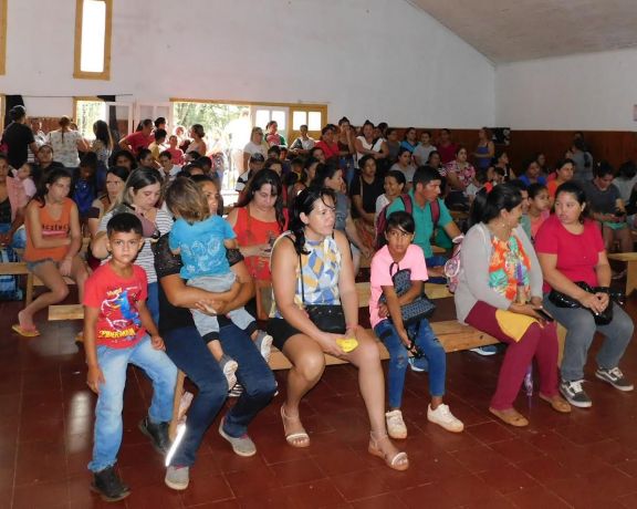 Puerto Libertad: el municipio entregó kits escolares a alumnos de la zona urbana y parajes rurales