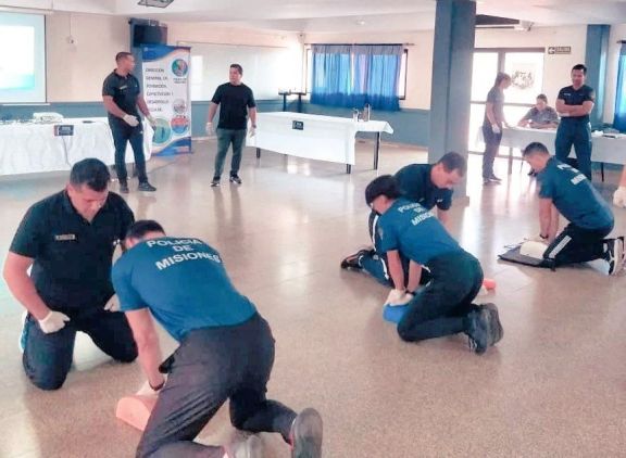La Policía refuerza capacitación en RCP con la formación de nuevos instructores 