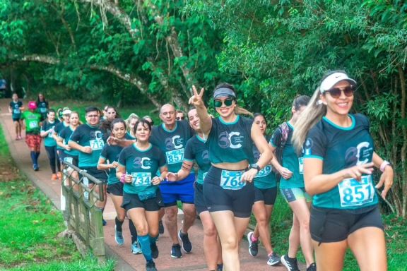 Cerca de 400 corredores con conciencia ambiental disfrutaron del Cataratas Cross Country