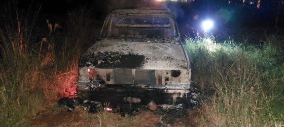 San Vicente: Investigan el hallazgo de una camioneta que se incineraba en la calle