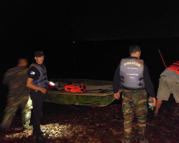Navegaba con su familia, se dio vuelta su bote y se perdió en el Lago Urugua-i
