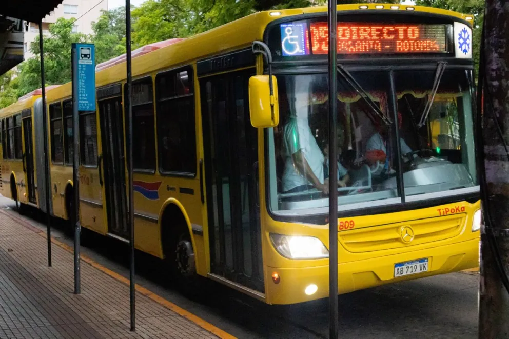 Empresas y choferes buscan evitar el paro de colectivos de este martes