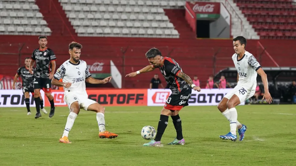 En un duelo cargado de polémicas, Independiente igualó 2-2 con Barracas Central 
