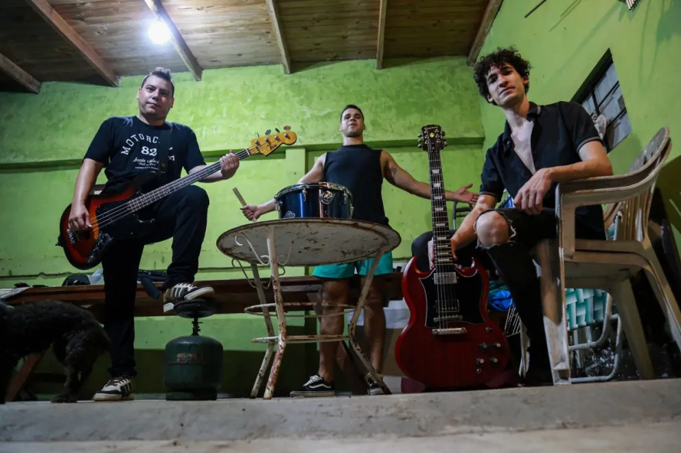Los Viernes, una banda que busca sostener el punk en Posadas