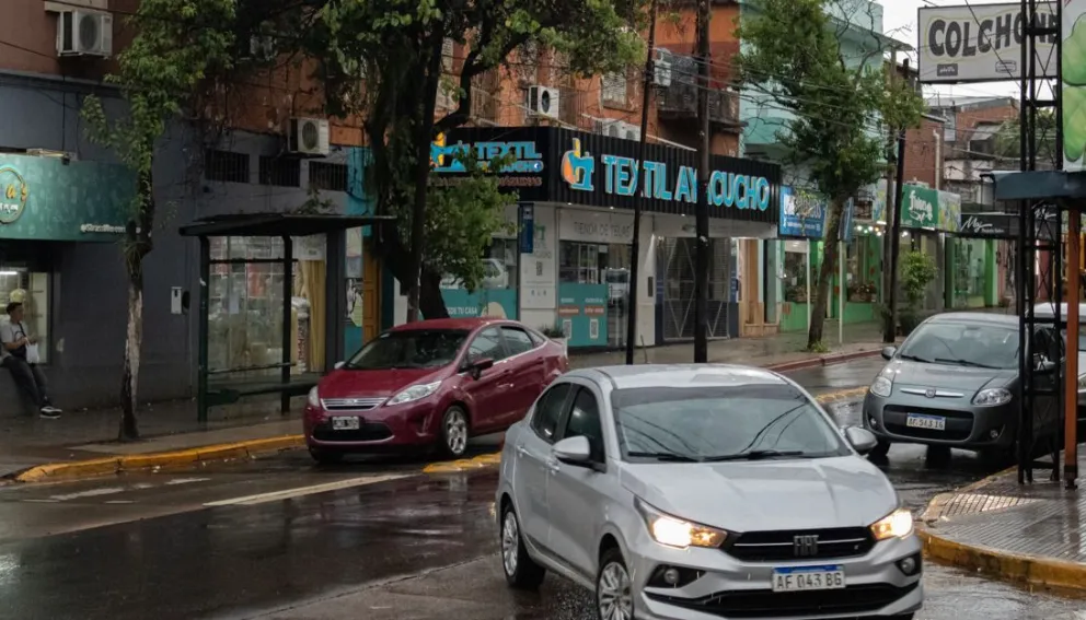 Ya se siente el paro de colectivos en Misiones y algunos desprevenidos quedaron esperando en las paradas