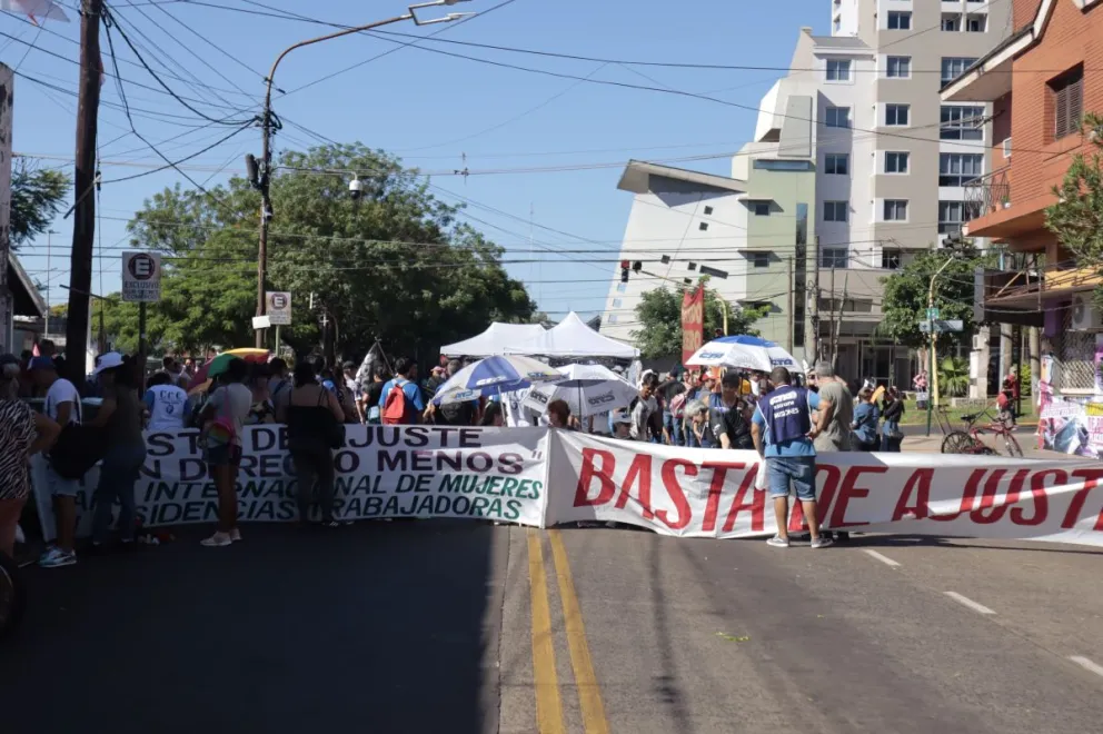 Empieza la concentración de la marcha del 8M y las organizaciones sociales en el centro de Posadas
