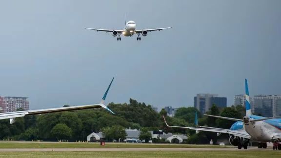 Argentina y Brasil adoptaron la liberalización de vuelos y no habrá límites de viajes entre ambos países Argentina y Brasil adoptaron la liberalización de vuelos y no habrá límites de viajes entre ambos países