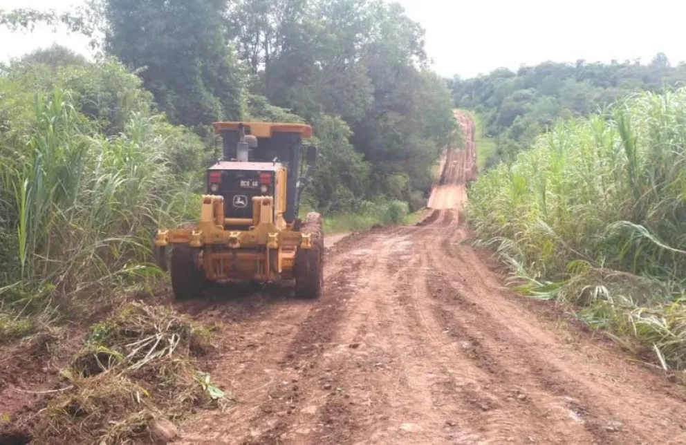Continúan las obras de mejoras en la ruta provincial N° 212 que une Caraguatay con San Vicente