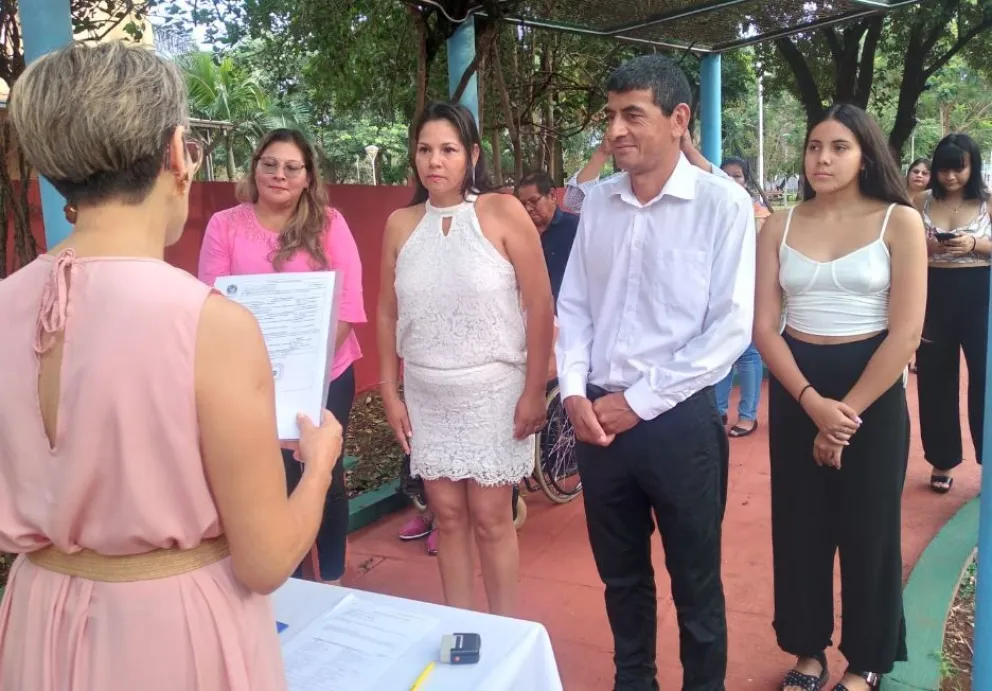 Emilia y Juan Carlos, primer casamiento por civil en el C.A.J. de Jardín América 