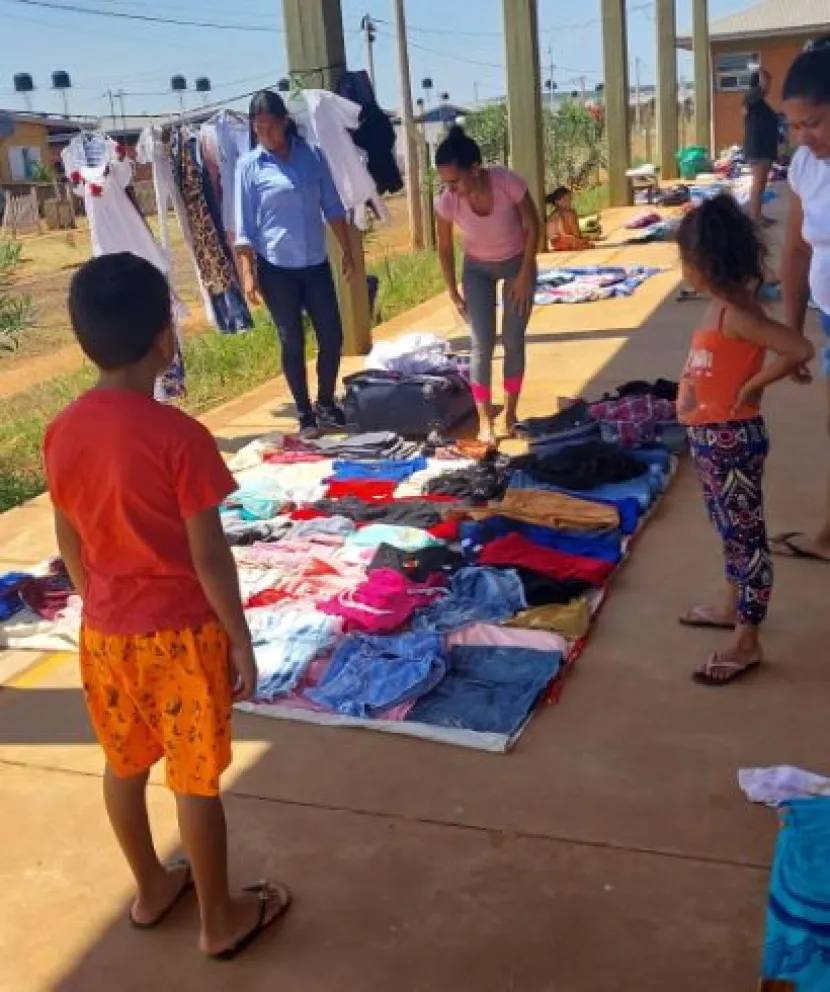 Vecina de 508 Viviendas de Itaembé Guazú denuncia que no le dejan trabajar en la feria del barrio  