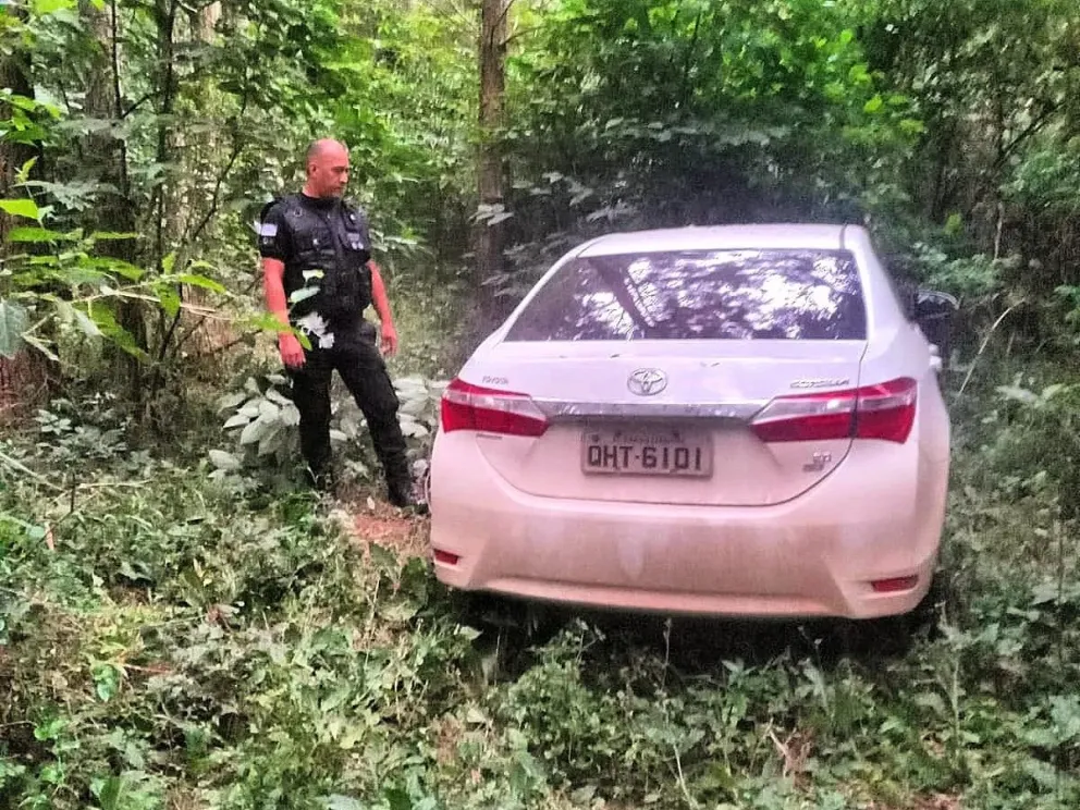 Brigada Fronteriza secuestró dos autos, uno 'mellizo' y otro robado en Brasil