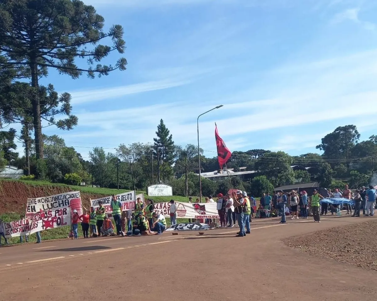Misiones: complicaciones en el tránsito sobre las rutas nacionales 12 y 14 por protestas de organizaciones sociales 
