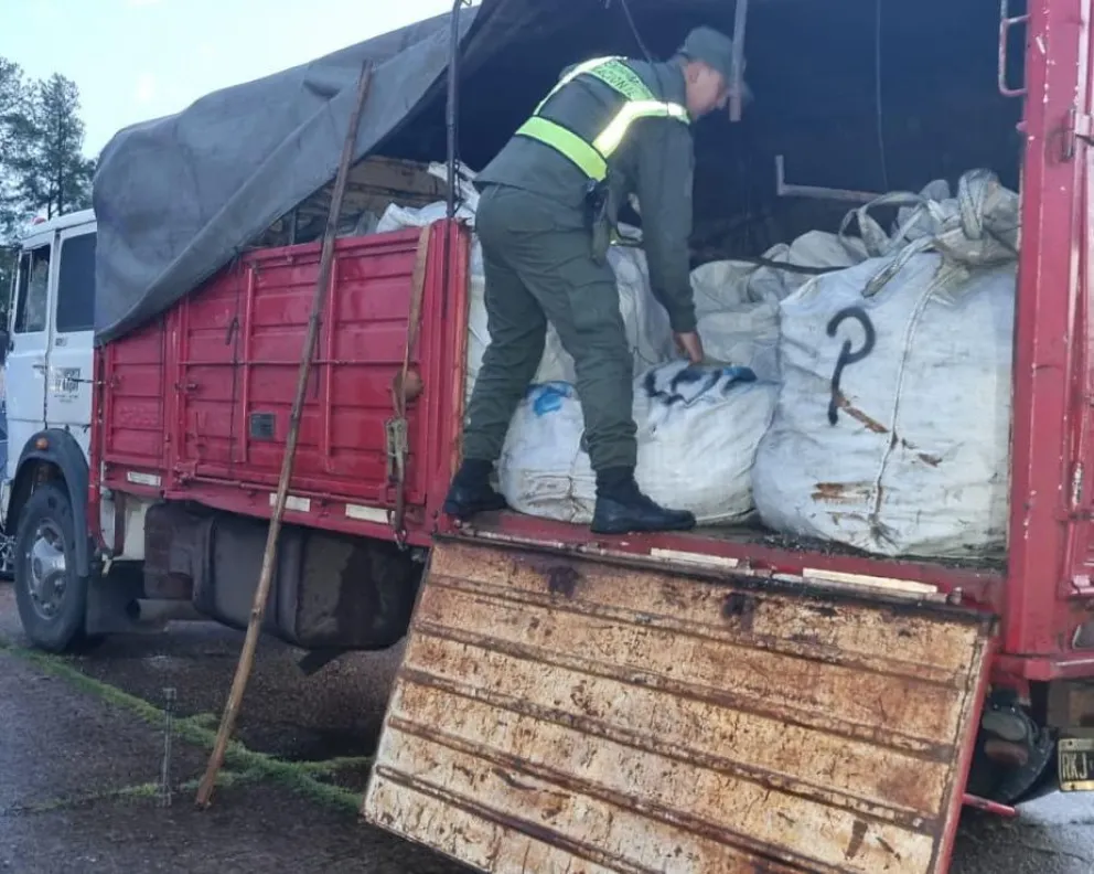 Interceptan un camión con 28 toneladas de cobre que tenía como destino Puerto Iguazú