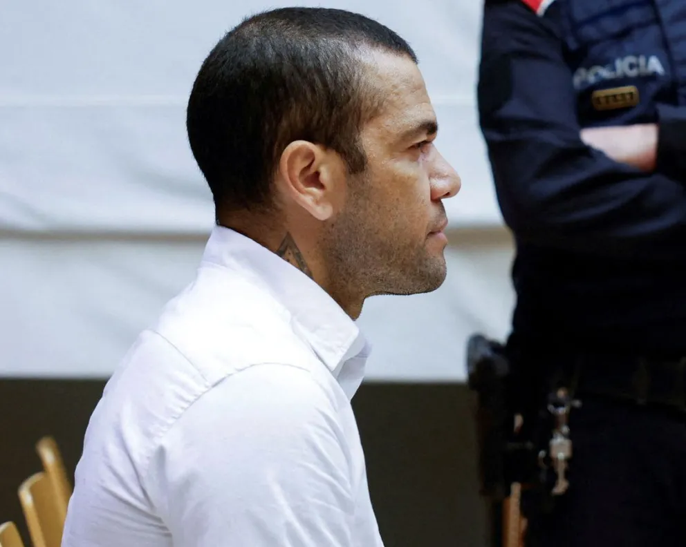 Dani Alves queda en libertad tras pagar un millón de euros de fianza