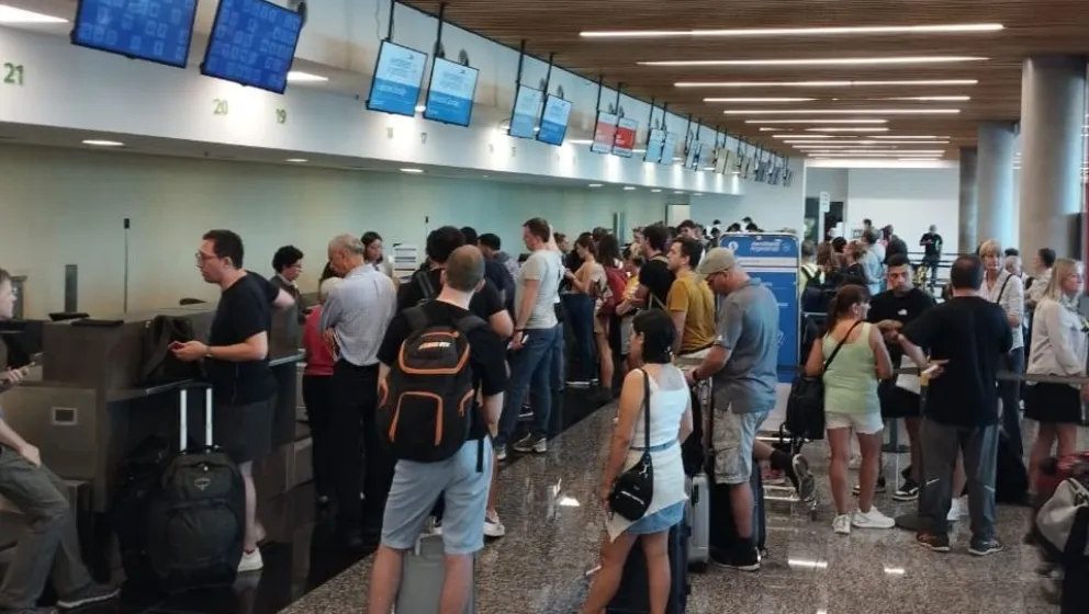 Cientos de pasajeros varados en Iguazú por el temporal en Buenos Aires
