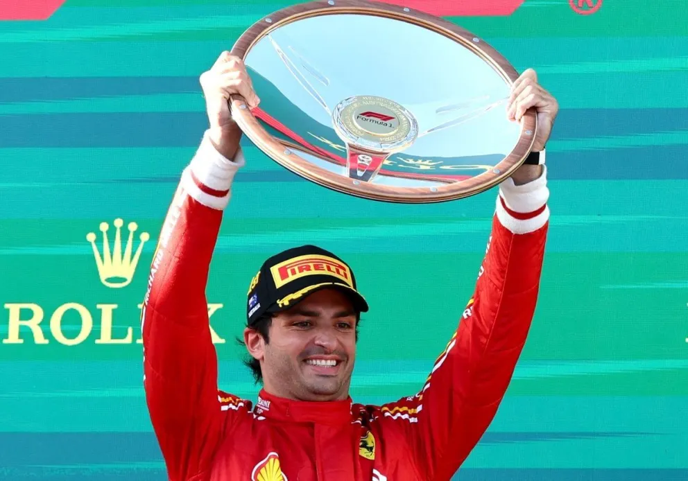 Sainz se quedó con el Gran Premio de Australia tras el abandono de Verstappen