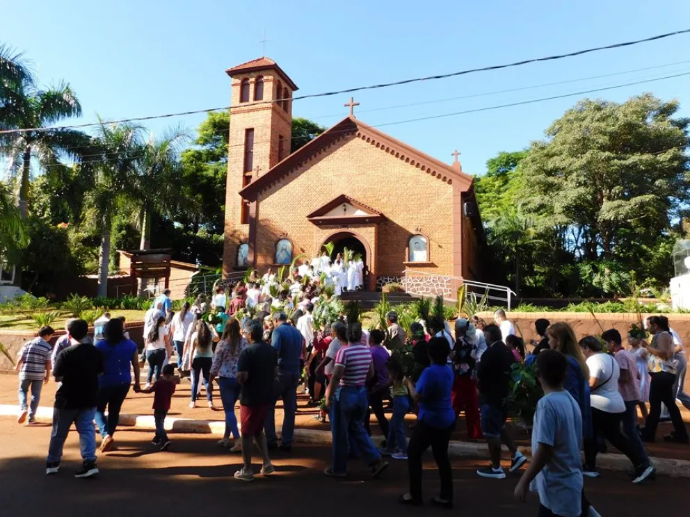 Masiva bendición de Ramos y procesión en Puerto Libertad 